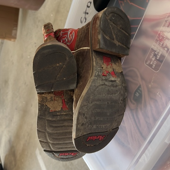 Red Ariat Cowboy Boots 🤠 - Picture 3 of 4